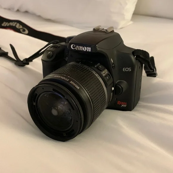 CANON REBEL XS EOS Digital Camera pop out  display screen IMAGE STABILIZER LENSE - Picture 3 of 16